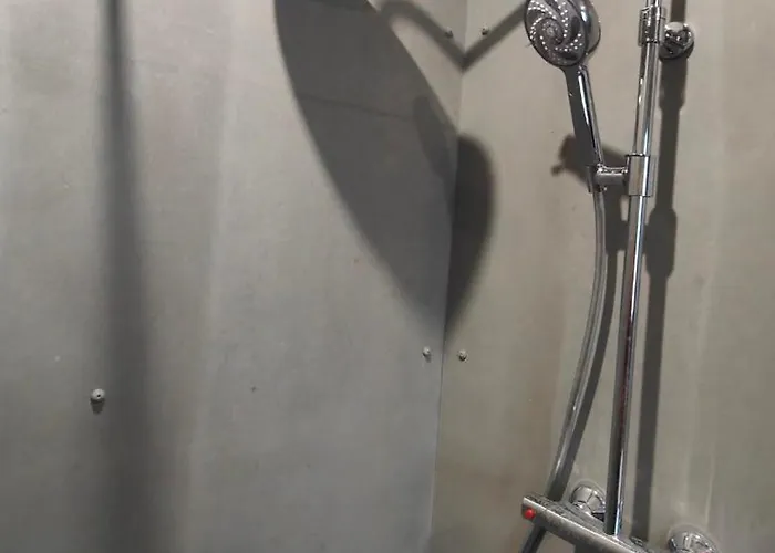 Le Cocon Normand De Jardin Et Son Ecrin De Verdure *