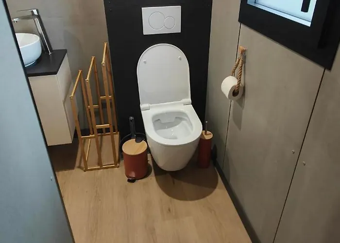 Le Cocon Normand De Jardin Et Son Ecrin De Verdure * Dampierre-Saint-Nicolas